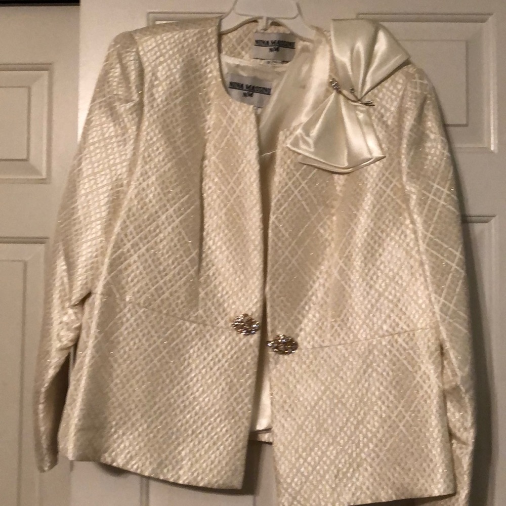 Women’s suite/skirt by Nina Missini